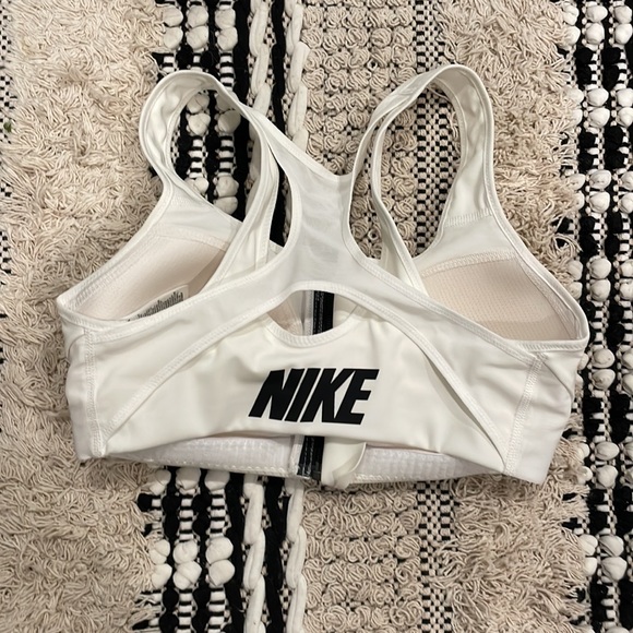 Nike front closure zip up sports bra - Picture 2 of 6
